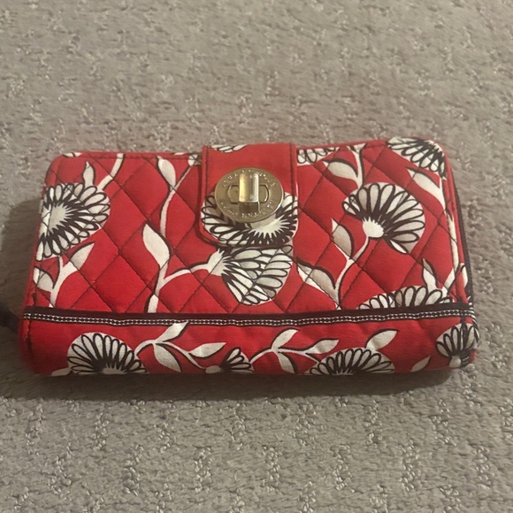 Vera Bradley Red and White Floral Quilted Wallet - Picture 2 of 6